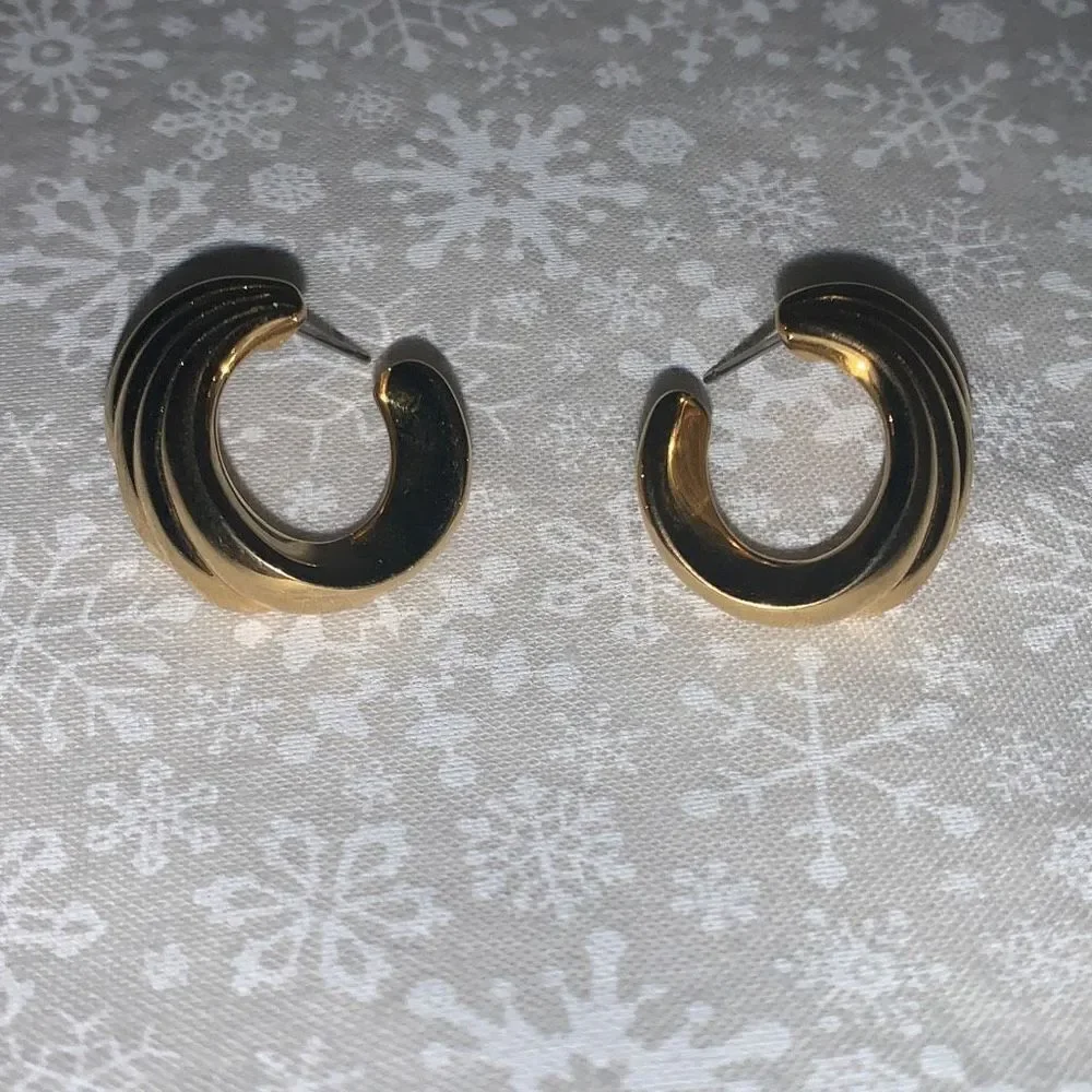 Vintage Crown Trifari Gold Pierced Hoop Earrings‎